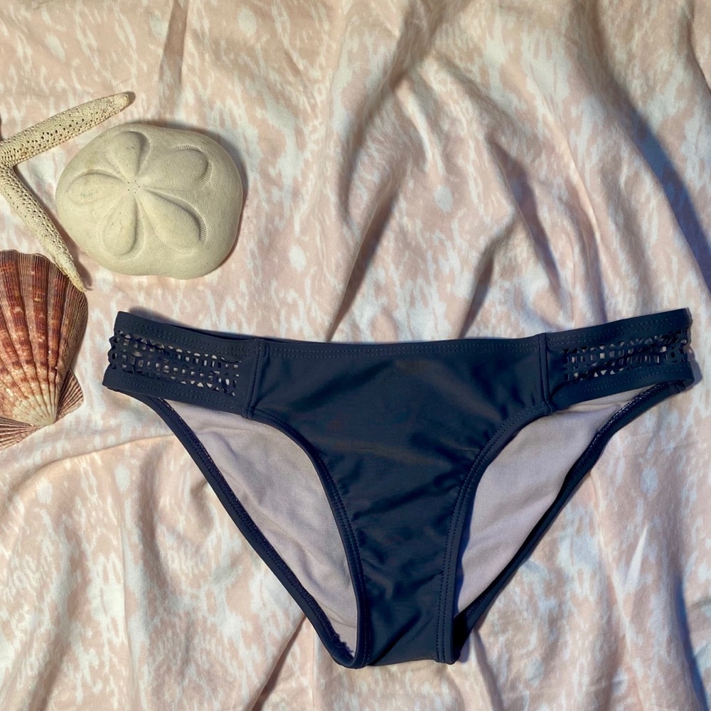 SIMPLE GRAY BIKINI BOTTOMS